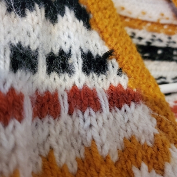 Womens 70's Earthtoned hand knitted vest - Picture 7 of 16